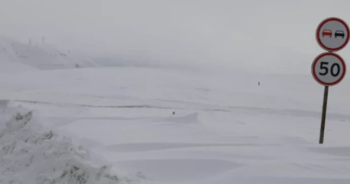 Gürcüstan Rusiya sərhədində 3 mindən çox yük avtomobili növbə gözləyir