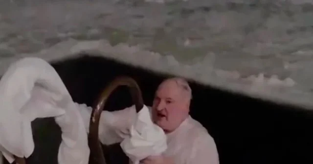 Lukaşenko buz çuxurunda çimdi VİDEO