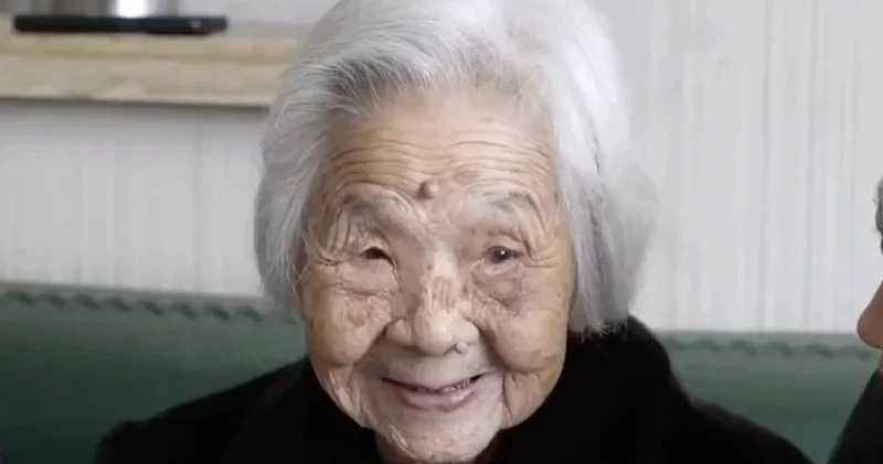 Uzunömürlülüyün sadə sirri: 101 yaşlı qadın hər gecə nə etdiyini açıqladı FOTO