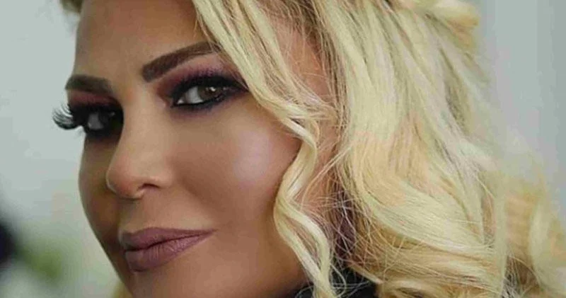 Əməkdar artist dəbdəbəli mənzilində bahalı geyimlərini GÖSTƏRDİ VİDEO