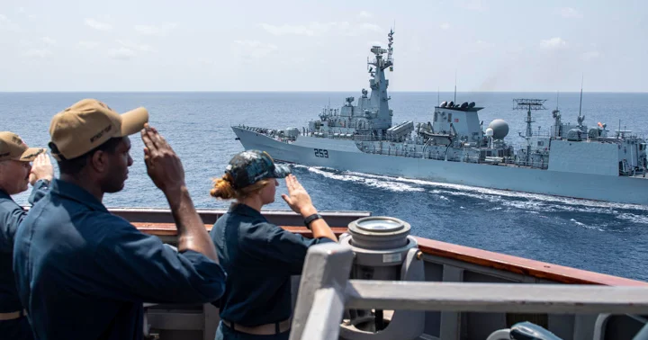 НОАК объявила повышенную боеготовность после прохода эсминца США у Тайваня