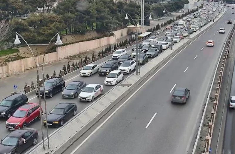 Əksər yollar yenə tıxaclıdır Siyahı