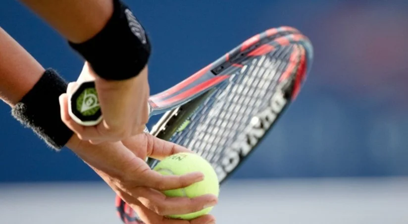 Tennis matçı silah səslərinə görə yarımçıq dayandırılıb