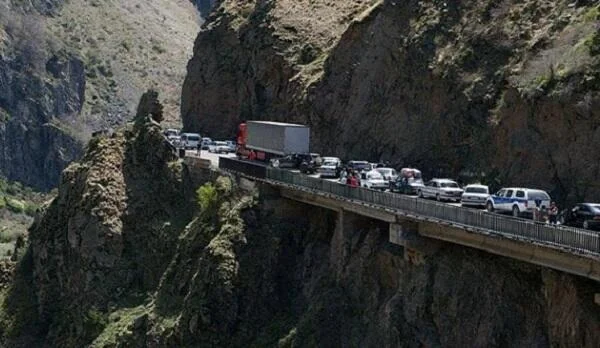 Ermənistanı Rusiya ilə birləşdirən yeganə quru yol bağlandı KONKRET