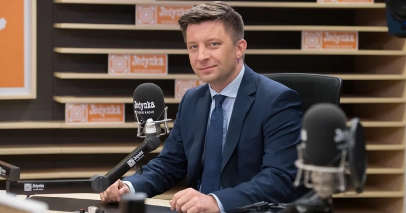 Польский парламентарий пришел на интервью с противопехотной миной