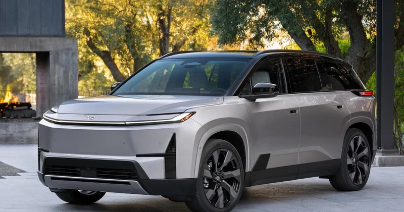 Toyota yeni modelini təqdim etdi