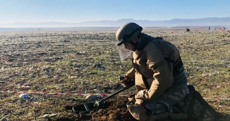 Сапер подорвался на мине в Ходжалы