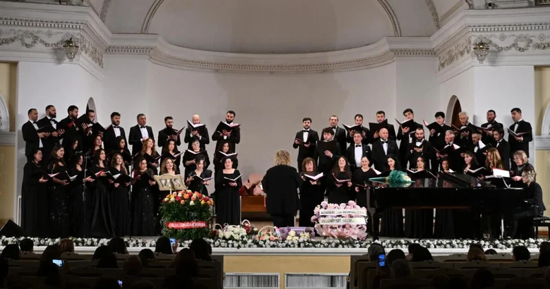 Dövlət Xor Kapellasının dirijoru Gülbacı İmanovanın yubileyi və 30 illik yaradıcılıq fəaliyyətinə həsr olunmuş konsert FOTO