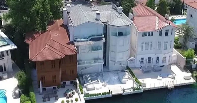 Ebru Gündeşin 14 yaşlı qızına verdiyi ƏKİZ VİLLALARI