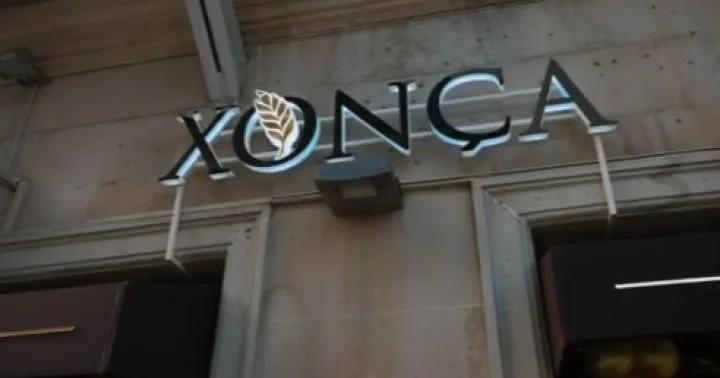 “Xonça” brendinin ilk kafe konseptli mağazası açılıb