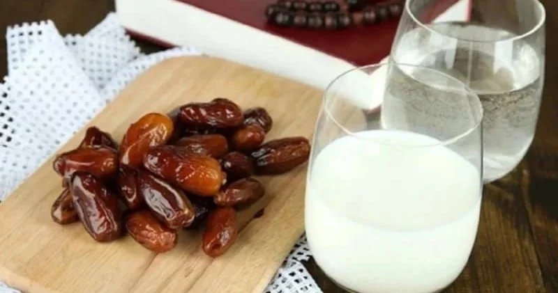 Sahurda xurma və südün 5 faydası: İsti suda isladın, sonra südə əlavə edin