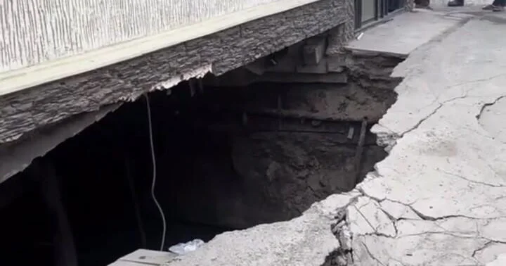 Под жилым домом в Баку просел грунт ВИДЕО