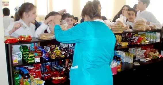 On şagirdin zəhərləndiyi məktəb bufeti BAĞLANDI