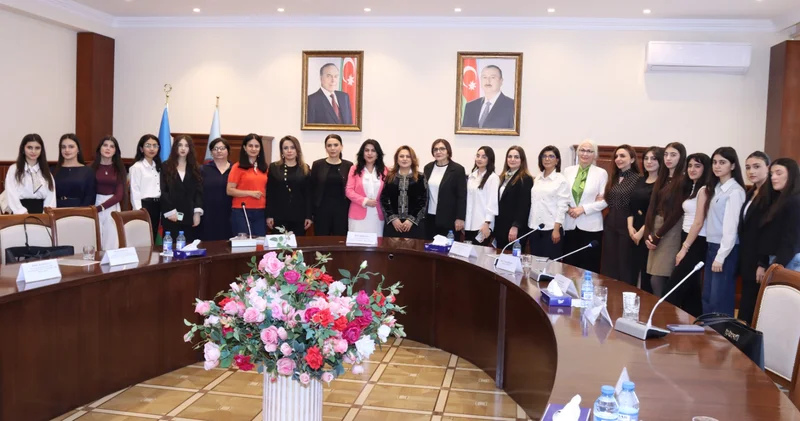 “Qadınlar və qızlar elmdə”: Dəyirmi masa keçirilib