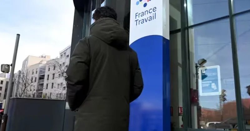 Fransada təhsilini yarımçıq qoyan gənclər işsizliyə daha çox məruz qalırlar