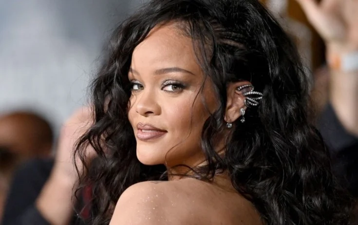 Rihanna hamiləliyini artıq gizlətmir