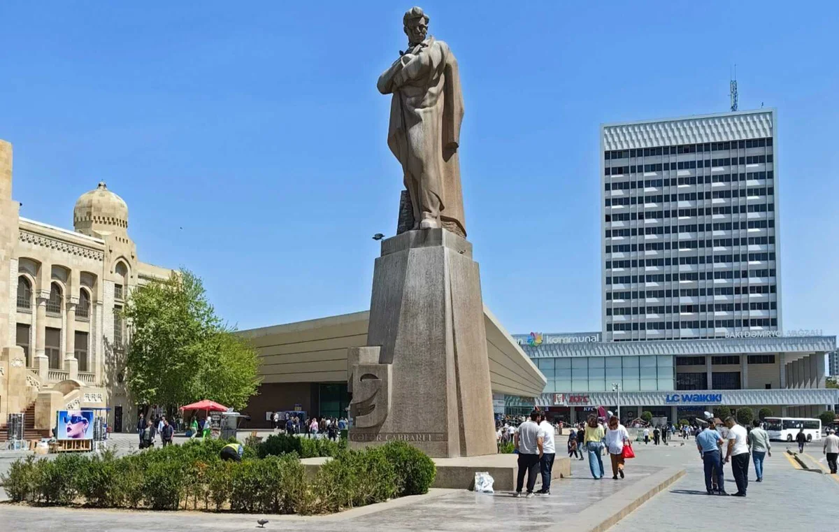 28 May dan yayılan bu görüntü müzakirə yaratdı: Aldadıcıdır... FOTO