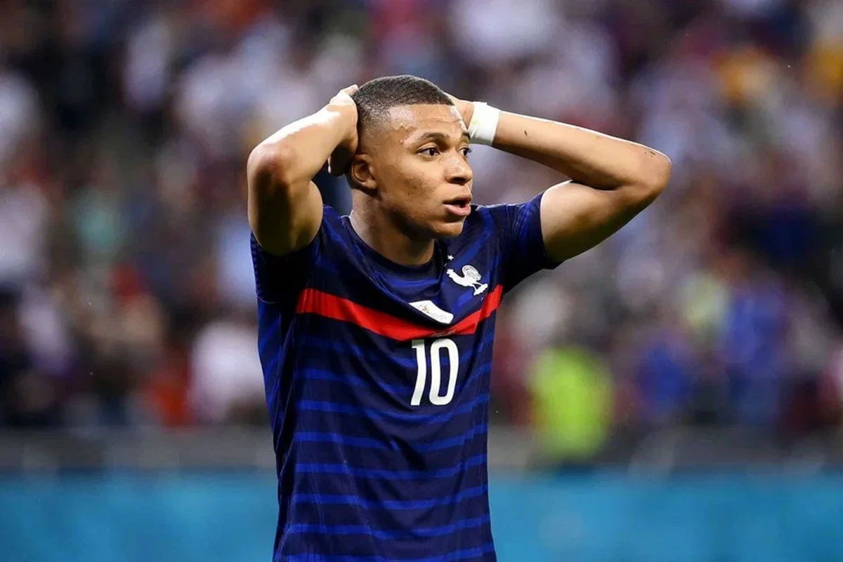 Mbappe xoruzlar ın kapitan sarğısını əlavə yük sayır? Sualı cavablandırdı