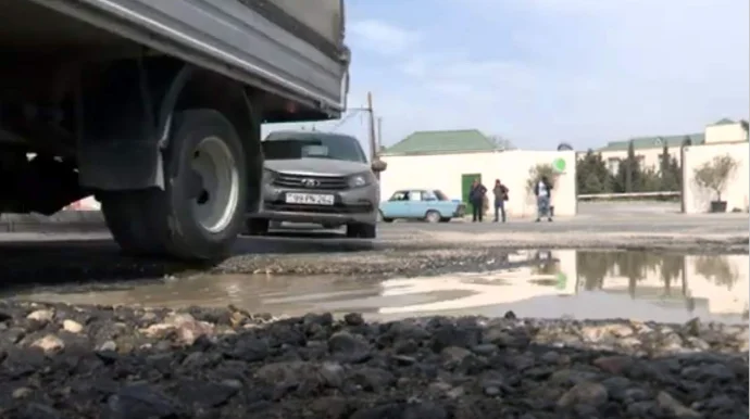 Bakının daha bir yolunda əjdaha yuvaları peyda olub VİDEO