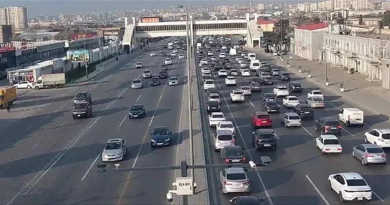 На каких улицах Баку 18 марта наблюдаются транспортные заторы? СПИСОК