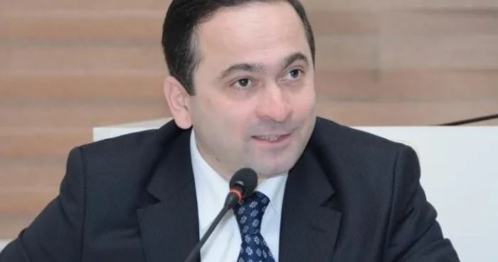 Nazir müşaviri: Məktəblərdə təhsil dayana bilər