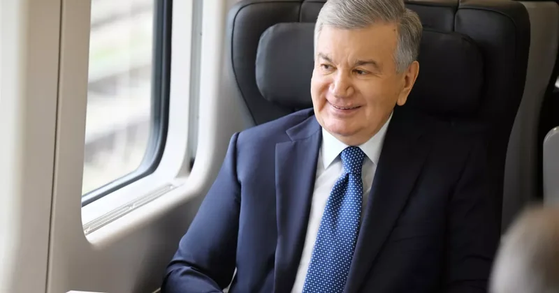 Президент Узбекистана протестировал новый скоростной поезд