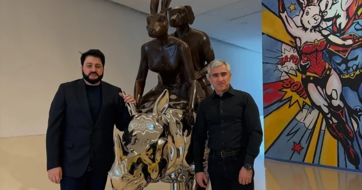 Yusif Eyvazov Anar Ələkbərovla sərgini gəzdi Fotolar