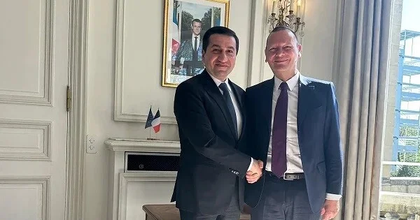 Hikmət Hacıyev Makronun müşaviri ilə görüşdü
