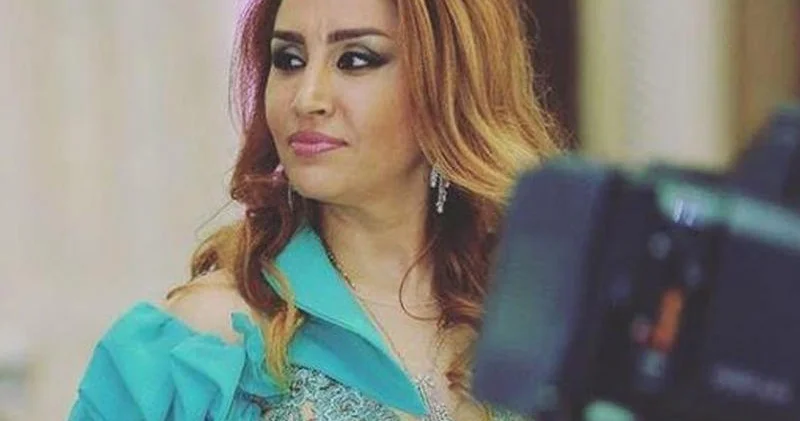 Əməkdar artistə canlı efirdə bahalı HƏDİYYƏ VİDEO