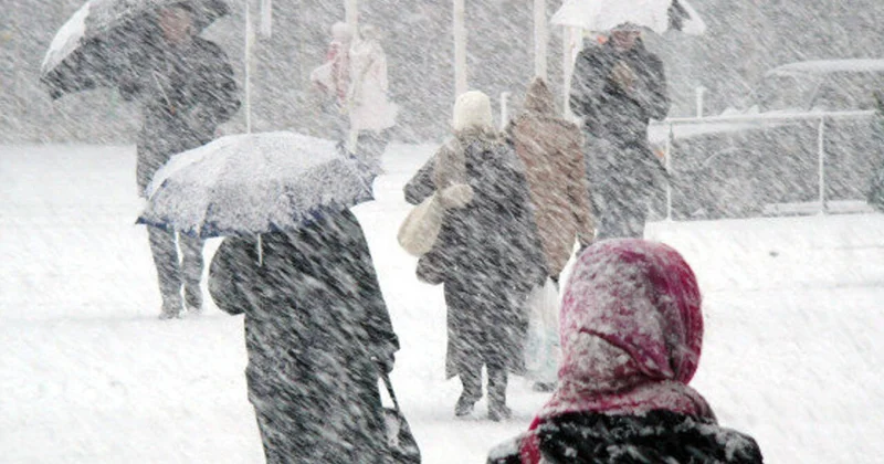 Bu ərazilərə qar yağır Görünüş məsafəsi 500 metrədək məhdudlaşıb