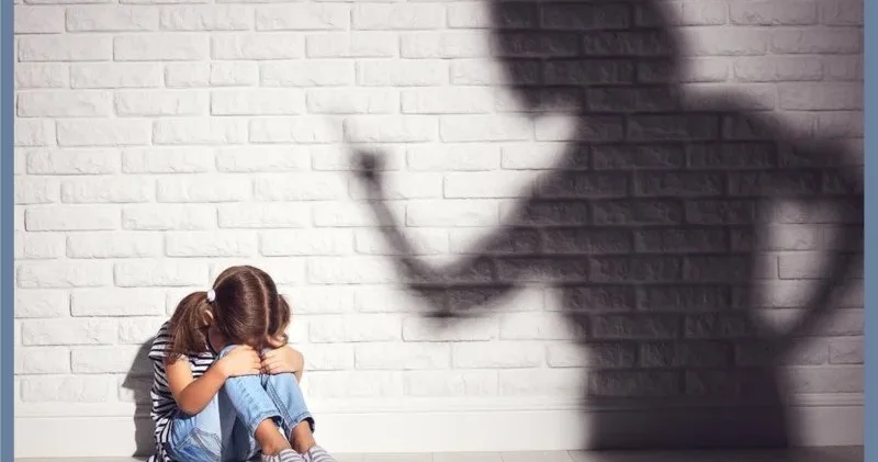 Uşağı döyək, yoxsa dizimizi: Bir tərəfdə “tərbiyə”, bir tərədə cərimə