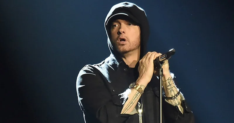 Eminem baba oldu