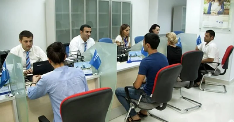 ƏHALİ SÜRƏTLƏ BANKLARA BORCLANIR... Vətəndaşların kredit yükünün artması nə ilə bağlıdır?