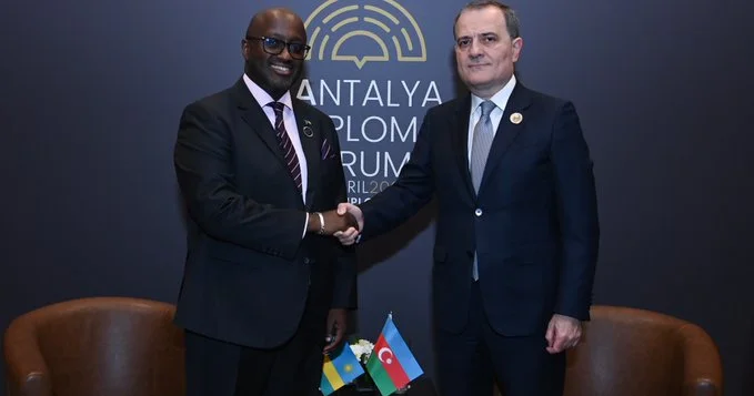 Ceyhun Bayramov ruandalı həmkarı ilə çoxtərəfli əməkdaşlığın perspektivlərini müzakirə edib