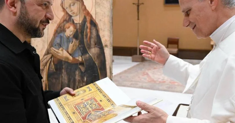 Zelenski Papa XIV Leoya hədiyyə təqdim edib FOTO
