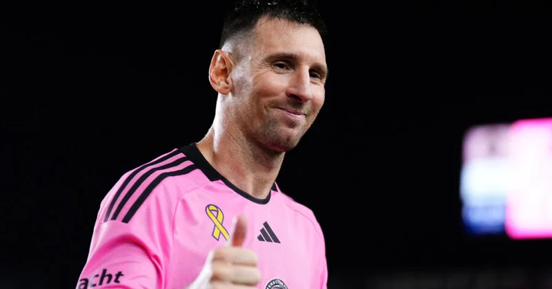 Messi tarixin ən yaxşı oyunçusu seçildi