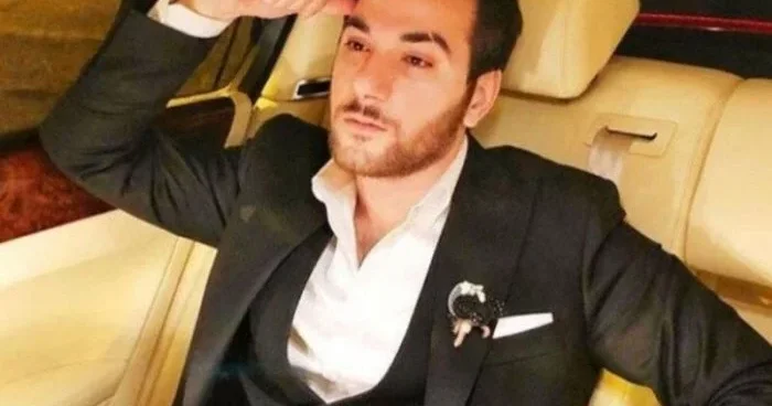 Bu müğənninin atası məşhur iş adamı imiş
