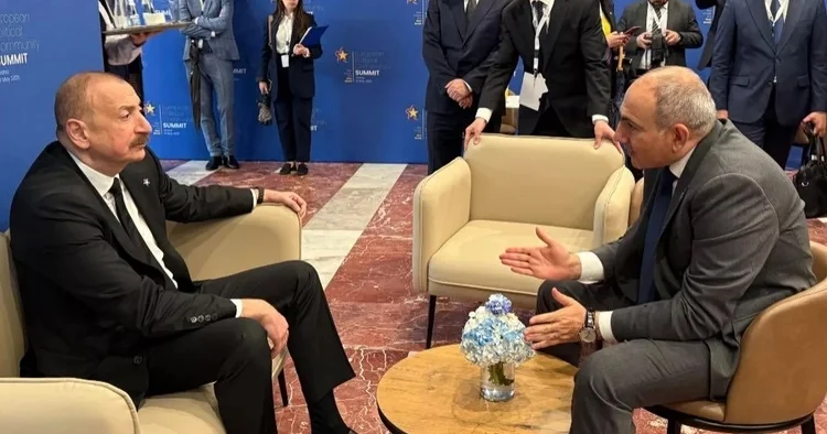 İkibaşlı bəyanatdan sonra kofeyə dəvət və qalib liderdən layiqli cavab