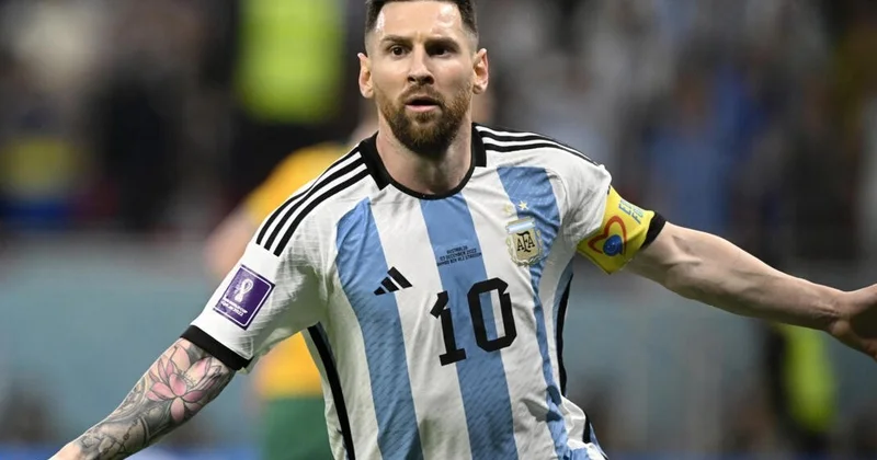 Messi futbol tarixinin ən yaxşısı seçilib Ronaldo ilk 3 lükdən kənarda