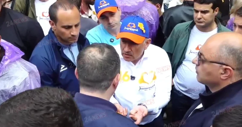 İrəvanda Paşinyanla rastlaşan vətəndaş Bako Saakyan və Araik Arutyunyan haqda nə dedi?..