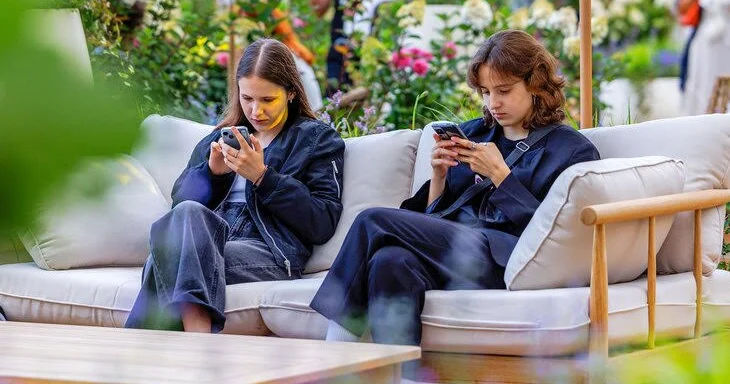 FT: Dünyada doğuşun azalması smartfonların və 4G nin yayılması ilə üst üstə düşüb