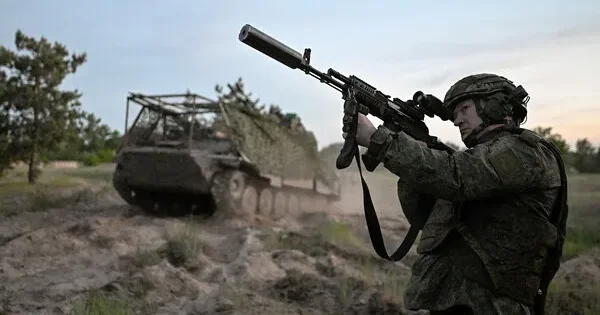 Rusiya qoşunları yalnız hərbi hədəflərə zərbə endirir Peskov