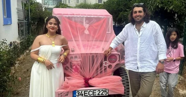 Dünyada bu maşından iki dənədir Birini nişanlısına hədiyyə etdi FOTO