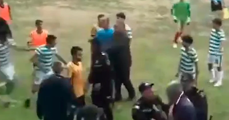 Azərbaycan çempionatı azarkeşlər meydana girib futbolçuları döyməyə çalışdı Video
