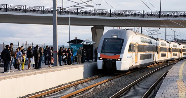 Dəmir yolu ilə daşınan sərnişinlərin sayı 21% artıb