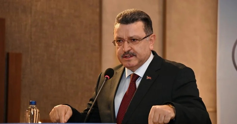 Türkiyli nazir Zəngəzur dəhlizindən danışdı