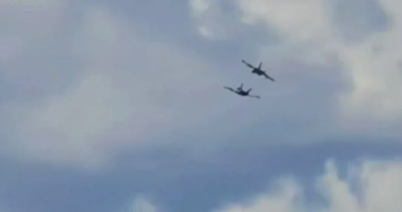 Aviaşouda qırıcılar toqquşdu