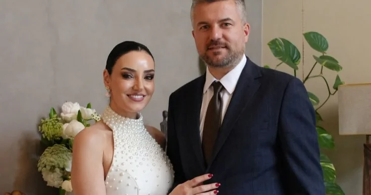 Bələdiyyə sədri ilə nişanlandı Foto