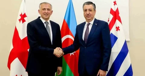 Səfirimiz Acara Muxtar Respublikasının yeni təyin hökumət sədri ilə görüş keçirib