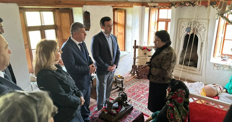 Deputat Şabranda muzey ziyarəti edib, şəhid ailəsilə görüşdü